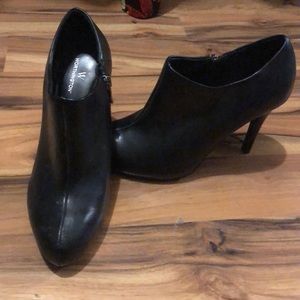 Ankle boots with heels and zipper